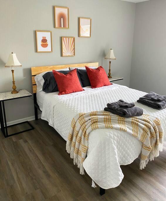 The Delores - 2 Bedroom Apt In Quilt Town, Usa Hamilton Εξωτερικό φωτογραφία