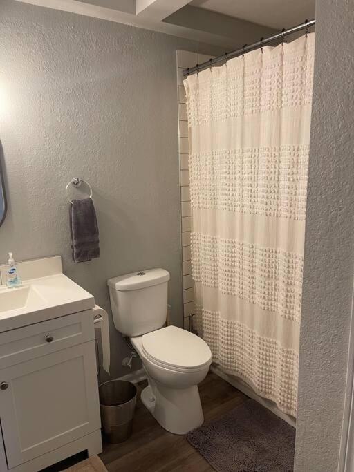 The Delores - 2 Bedroom Apt In Quilt Town, Usa Hamilton Εξωτερικό φωτογραφία
